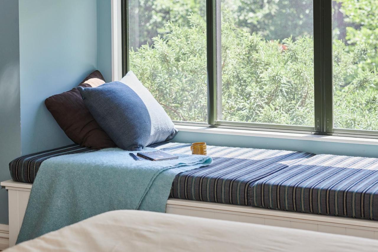 Parehua Resort Martinborough Exterior foto A window seat
