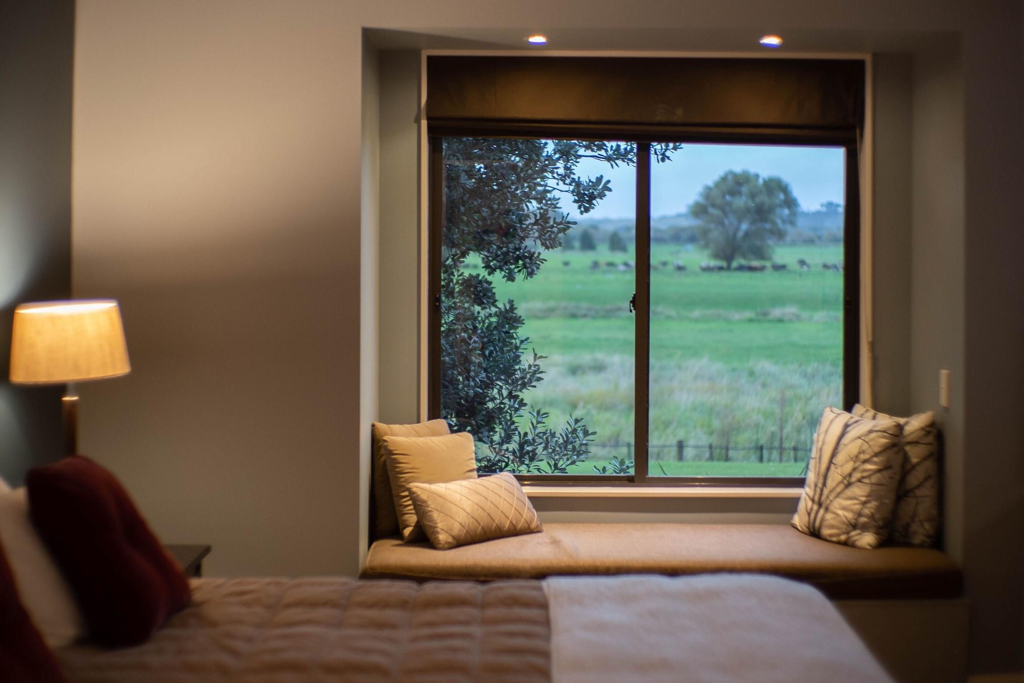 Parehua Resort Martinborough Exterior foto A window seat