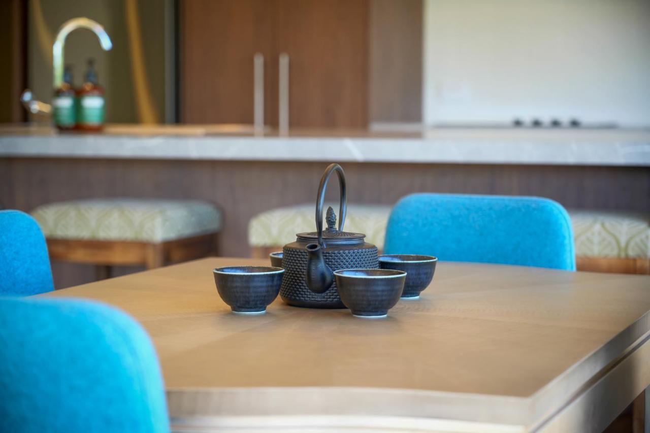 Parehua Resort Martinborough Exterior foto A tea set