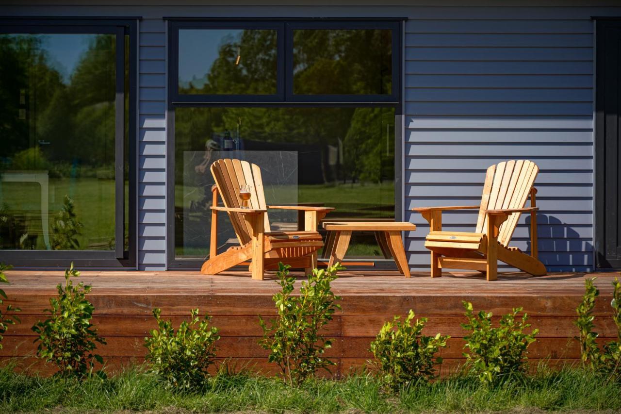 Parehua Resort Martinborough Exterior foto A deck with A-frame chairs