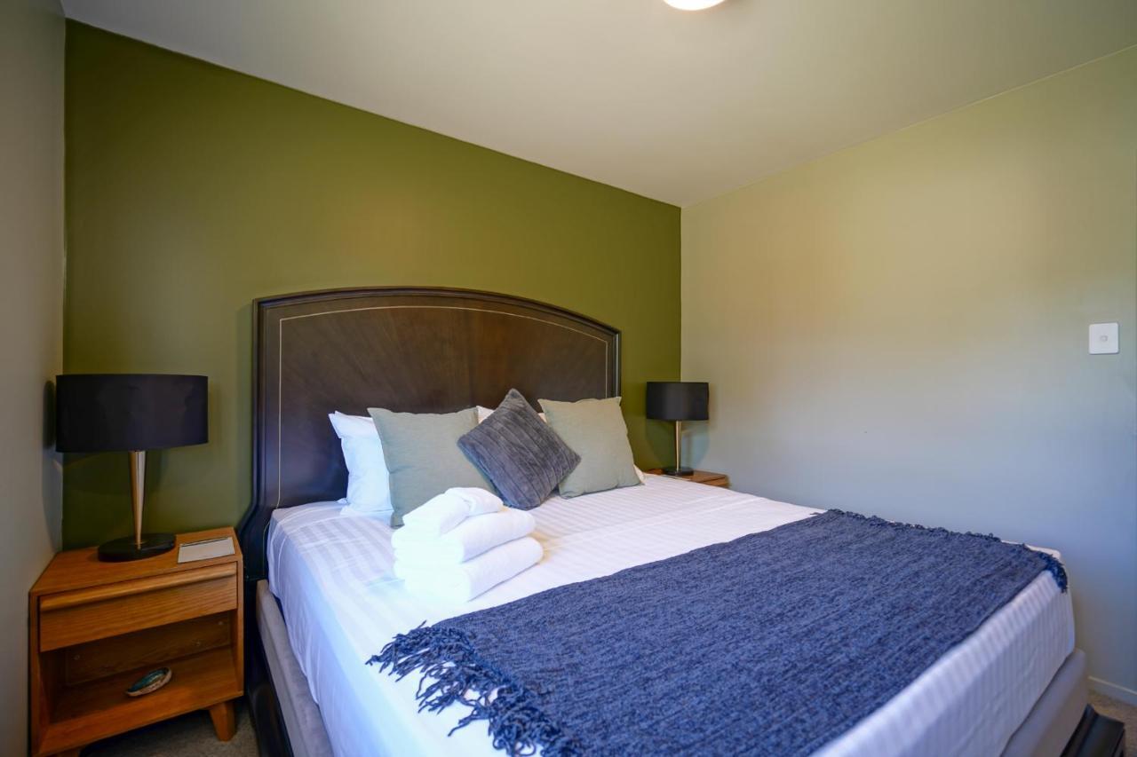 Parehua Resort Martinborough Exterior foto A bedroom